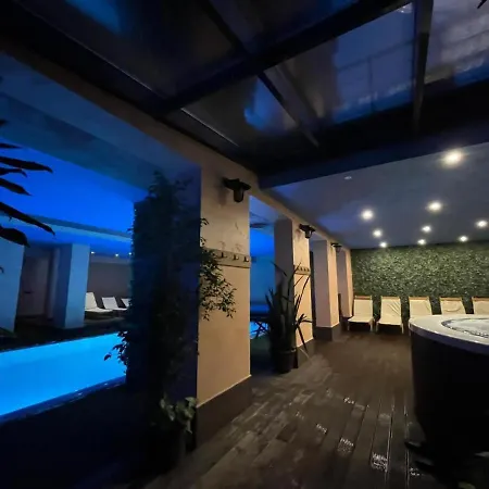 Charming Comfortable At Cornelia Deluxe With Free Pool And