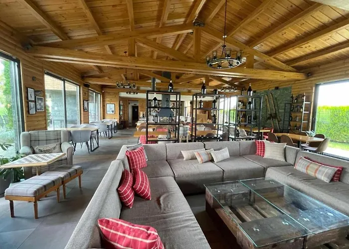 Charming Comfortable At Cornelia Deluxe With Free Pool And *